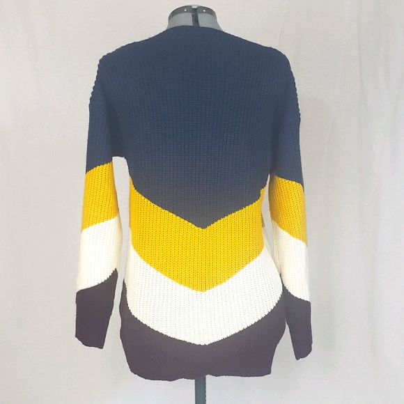 Sweater - Picture 2 of 4